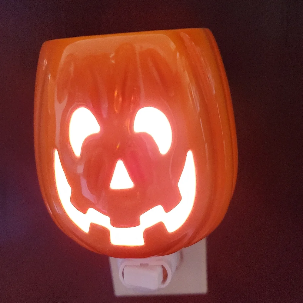 Cut it Out Scentsy Plugin Mini Warmer Pumpkin